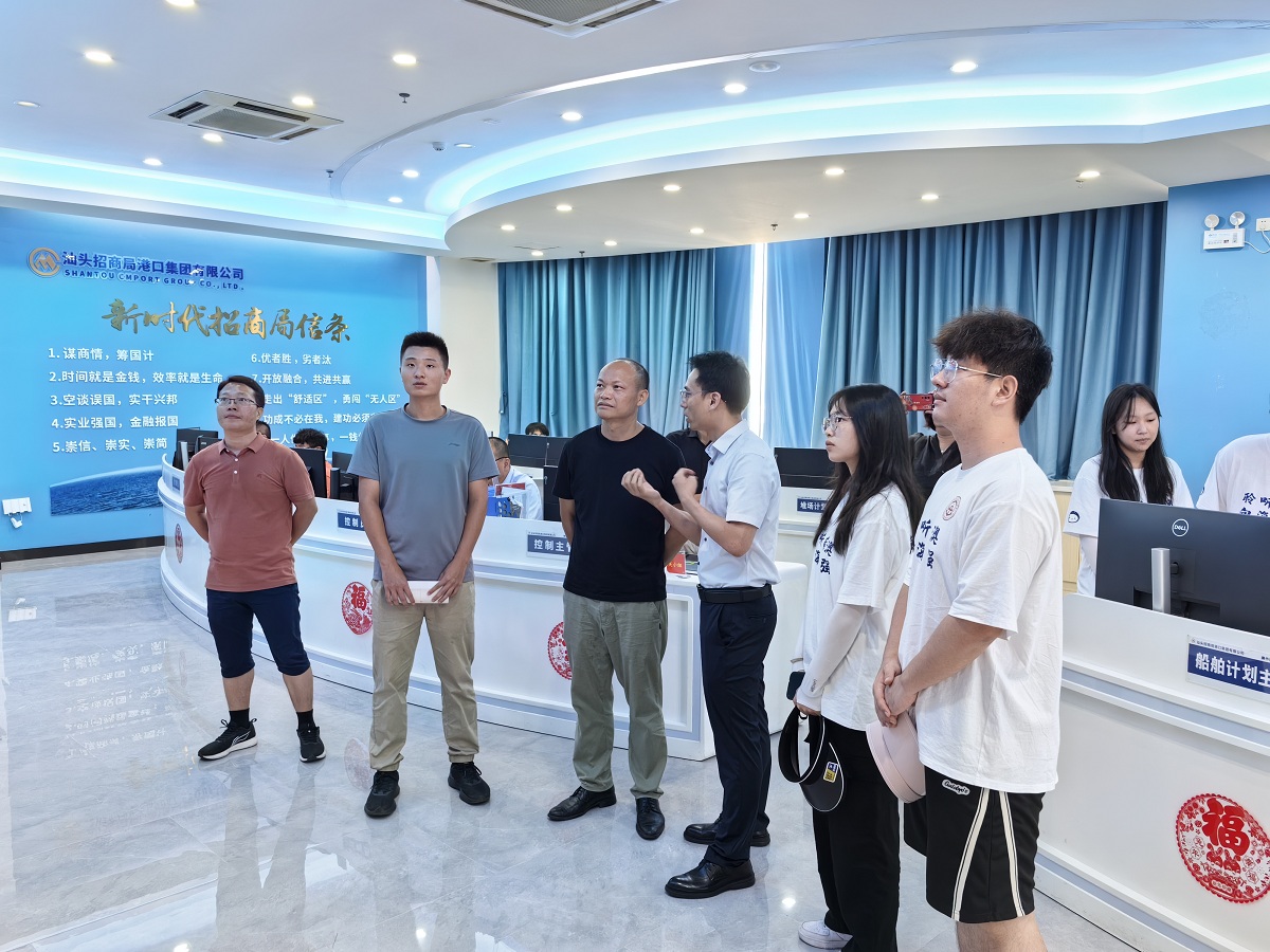 05参观公司操作运行中心计划控制室.jpg 05参观公司操作运行中心计划控制室.jpg