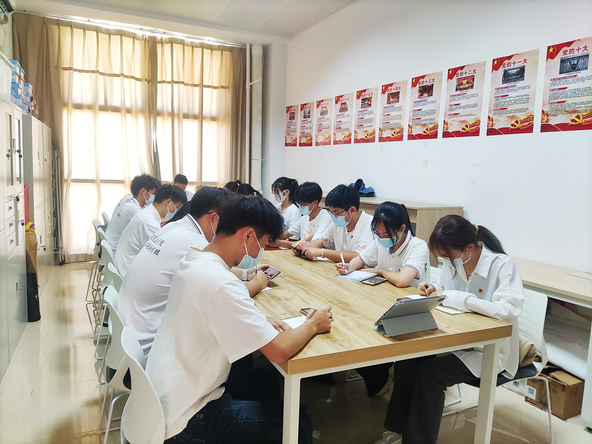 学生 (2).jpg