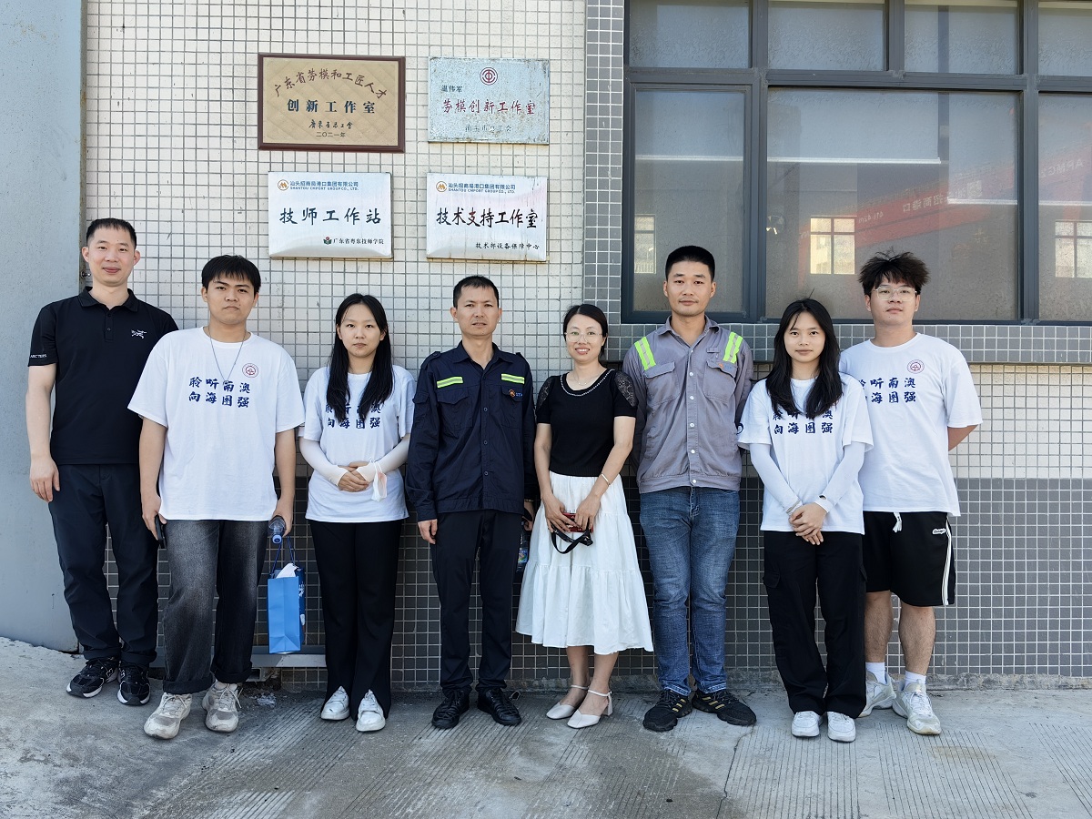 06参观温伟军劳模创新工作室(省级).jpg 06参观温伟军劳模创新工作室(省级).jpg