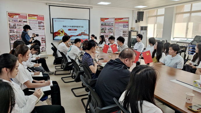 20221018信息学院组织全体师生收看党的二十大开幕盛况并开展专题学习党的二十大精神366.png