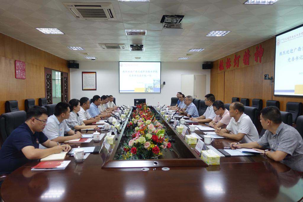 座谈会现场1.jpg 座谈会现场1.jpg