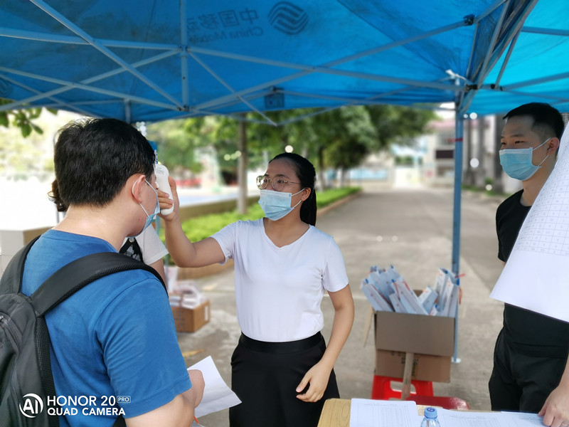 迎接学生返校_副本.jpg 迎接学生返校_副本.jpg